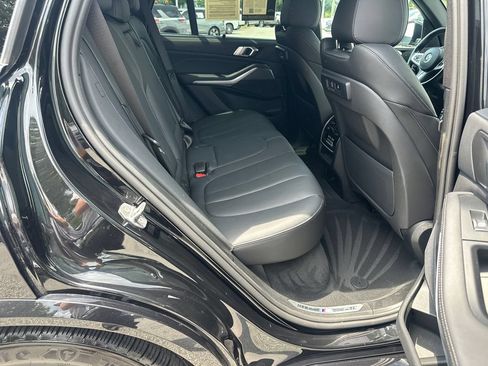 Used 2022 BMW X5 xDrive40i w/ M Sport Package AWD/4WD image 13