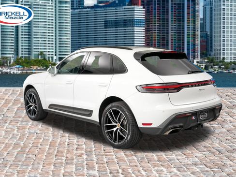 Used 2022 Porsche Macan AWD/4WD image 5