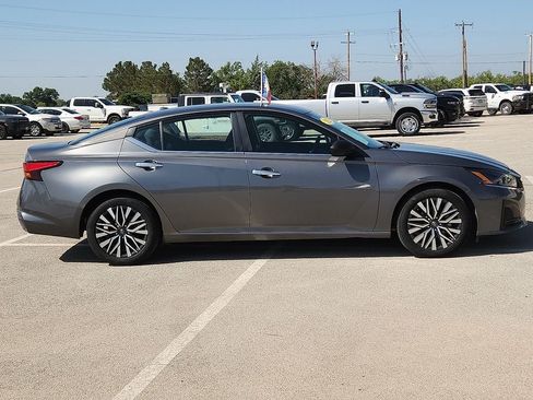 Used 2025 Nissan Altima 2.5 SV FWD image 5