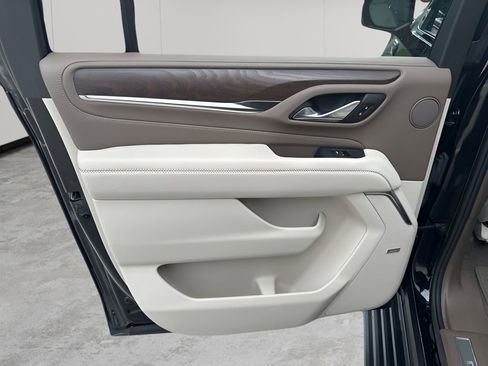 Used 2024 GMC Yukon XL Denali image 17