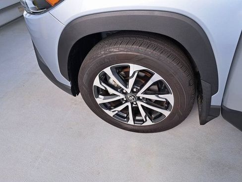 Used 2024 Toyota Corolla Cross XLE w/ Convenience Package AWD/4WD image 28
