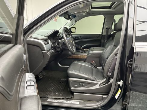 Used 2017 Chevrolet Tahoe LT w/ LT Midnight Edition AWD/4WD image 3