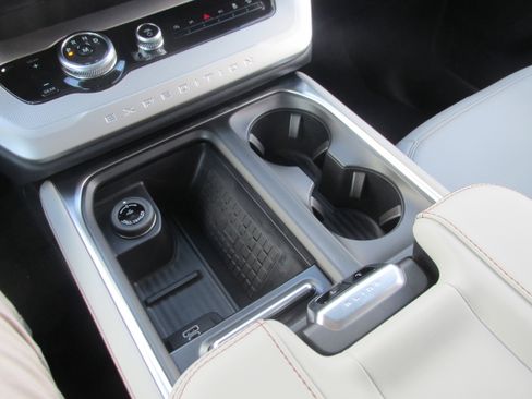 New 2025 Ford Expedition Active image 37