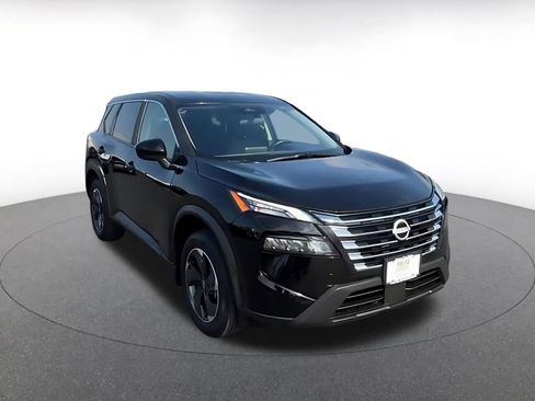 Used 2025 Nissan Rogue SV AWD/4WD image 3