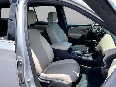 Used 2022 Chevrolet Traverse LT FWD image 8