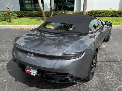 Used 2019 Aston Martin DB11 Volante image 26