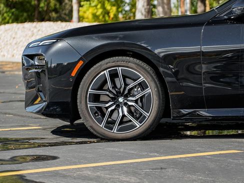 Used 2023 BMW 740i image 7