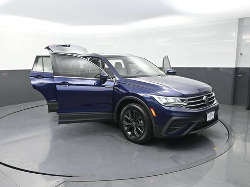 Used 2022 Volkswagen Tiguan SE AWD/4WD image 31