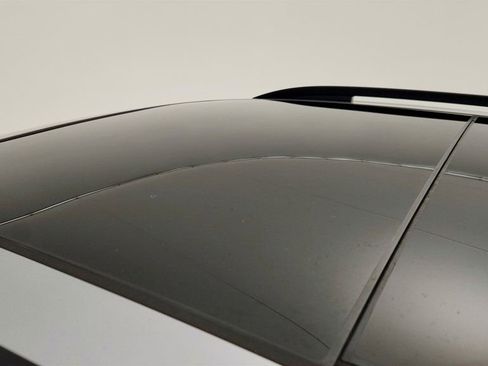 Used 2024 Volkswagen Tiguan SE R-Line image 10