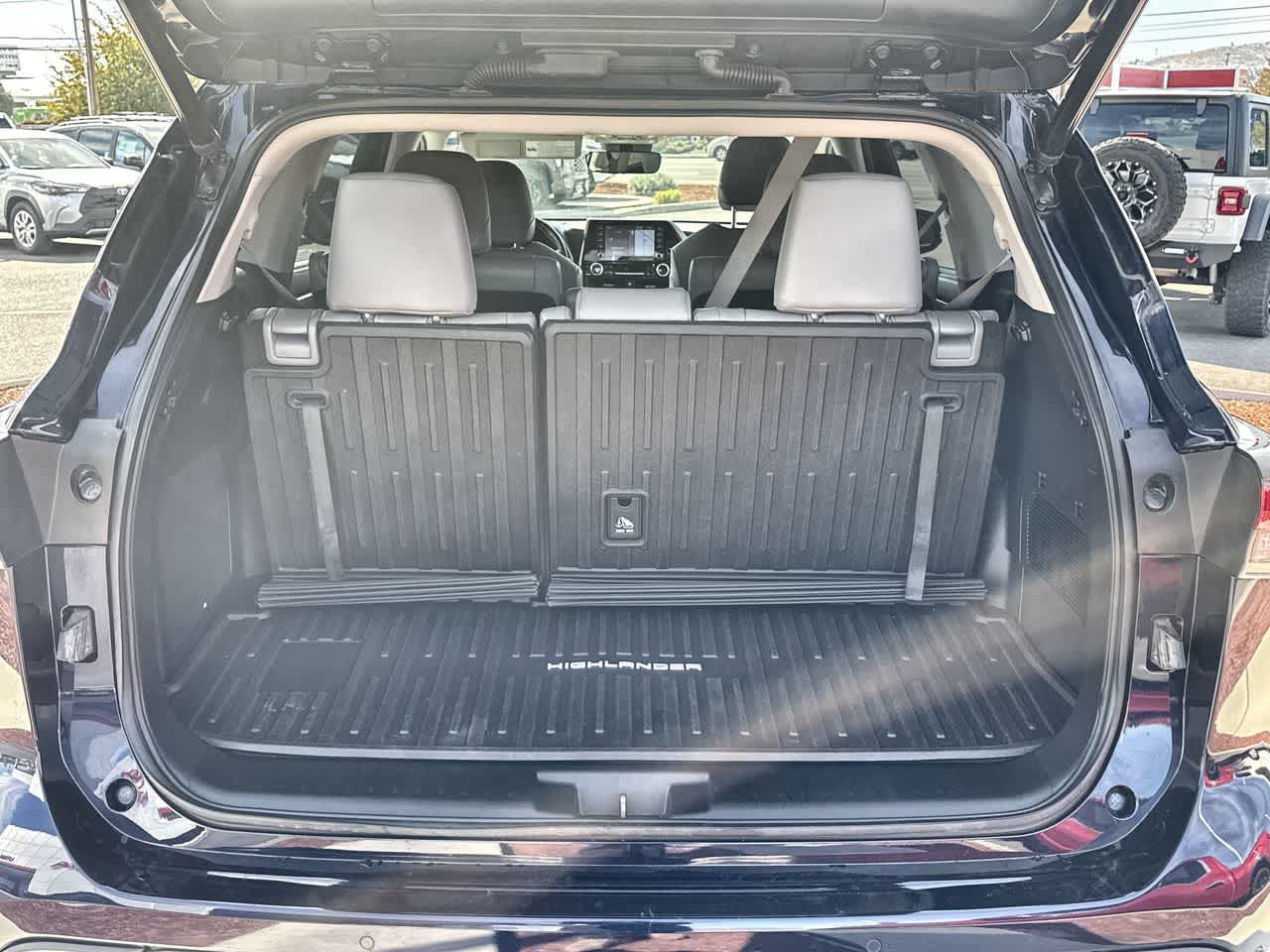 Used 2021 Toyota Highlander Limited AWD/4WD image 6