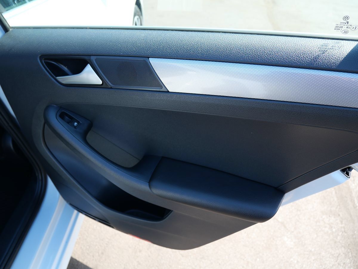 Used 2018 Volkswagen Jetta SE FWD image 29