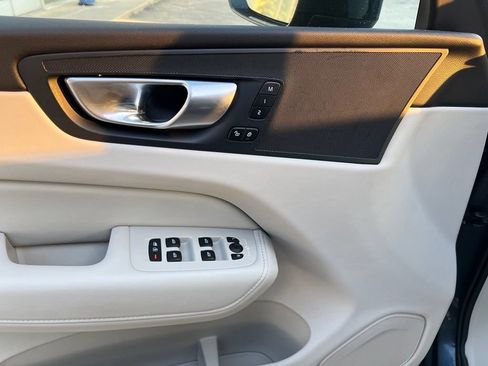 Certified 2024 Volvo XC60 B5 Plus AWD/4WD image 11