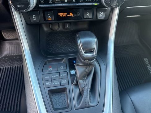 Used 2020 Toyota RAV4 XLE Premium image 11