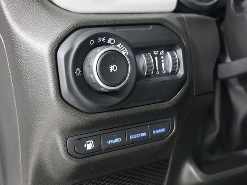 Used 2022 Jeep Wrangler Unlimited Sahara image 23