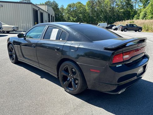 Used 2014 Dodge Charger SXT w/ Blacktop Package RWD image 7