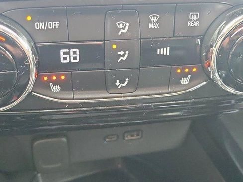 Used 2024 Chevrolet Trax LT w/ Sunroof Package FWD image 31