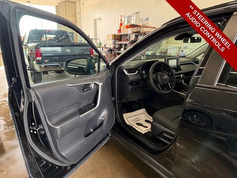 Used 2021 Toyota RAV4 LE AWD/4WD image 11