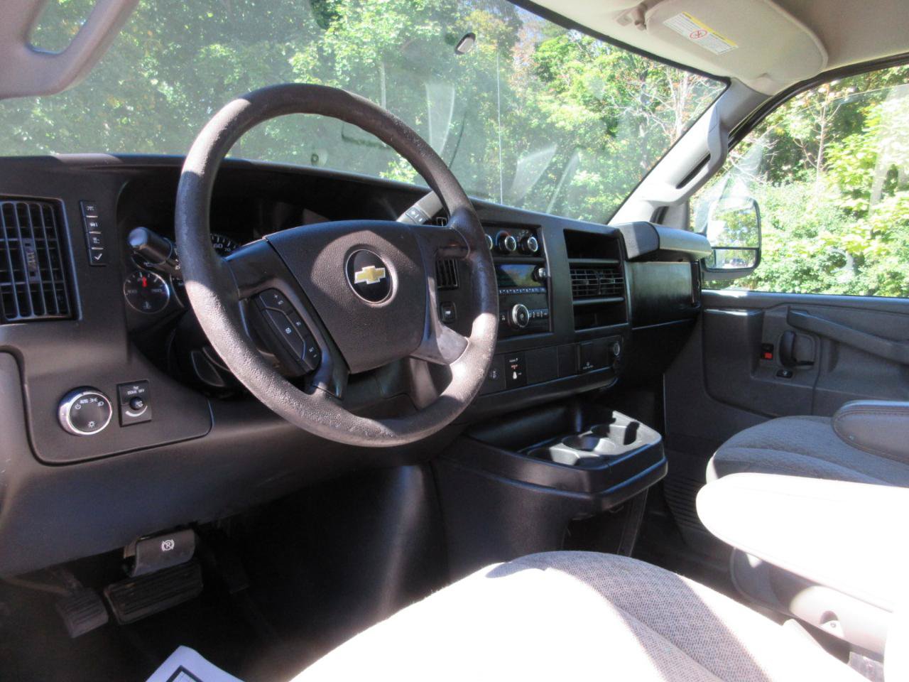 Used 2016 Chevrolet Express 3500 Extended RWD image 28