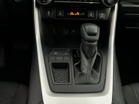 Used 2025 Toyota RAV4 XLE image 23