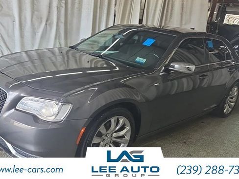 Used 2019 Chrysler 300 Touring w/ Chrome Appearance Package RWD image 1