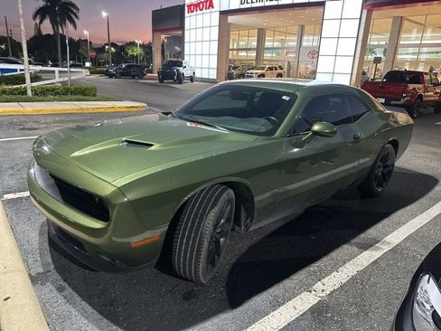 Used 2019 Dodge Challenger SXT w/ Blacktop Package image 1