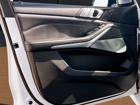 Used 2021 BMW ALPINA XB7 image 35