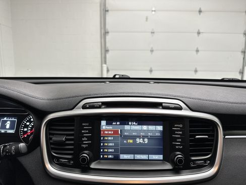 Used 2017 Kia Sorento FWD w/ LX Convenience Package image 28