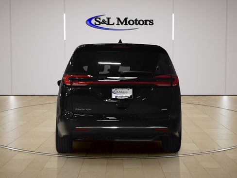 New 2026 Chrysler Pacifica Select AWD/4WD image 6