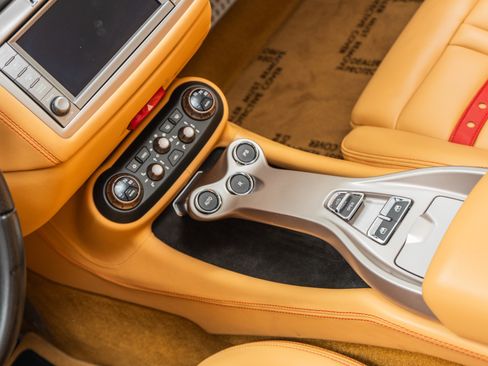 Used 2013 Ferrari California image 35