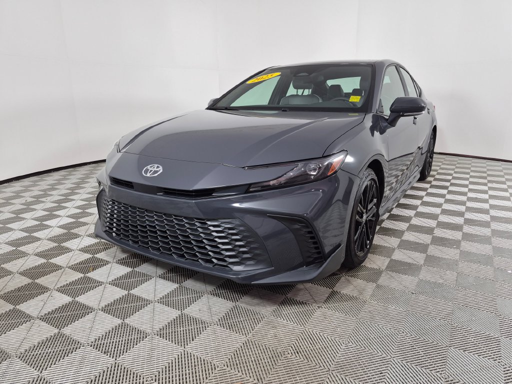 Used 2025 Toyota Camry SE FWD image 7