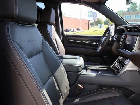 Certified 2024 GMC Yukon Denali w/ Advanced Technology Package AWD/4WD image 9