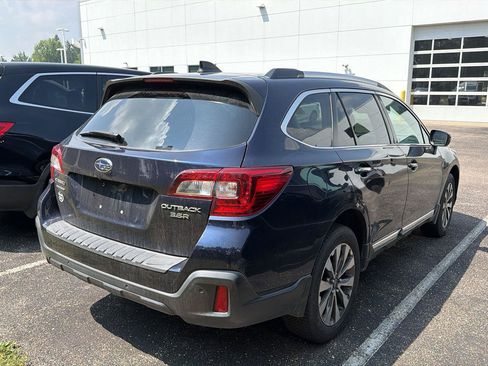 Used 2018 Subaru Outback 3.6R Touring AWD/4WD image 5