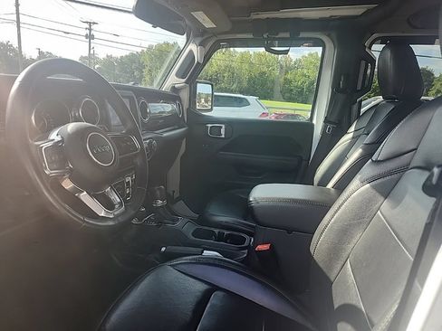 Used 2020 Jeep Wrangler Unlimited Sahara AWD/4WD image 3