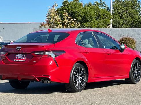 Used 2023 Toyota Camry SE image 2