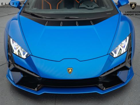 Used 2024 Lamborghini Huracan Tecnica image 8