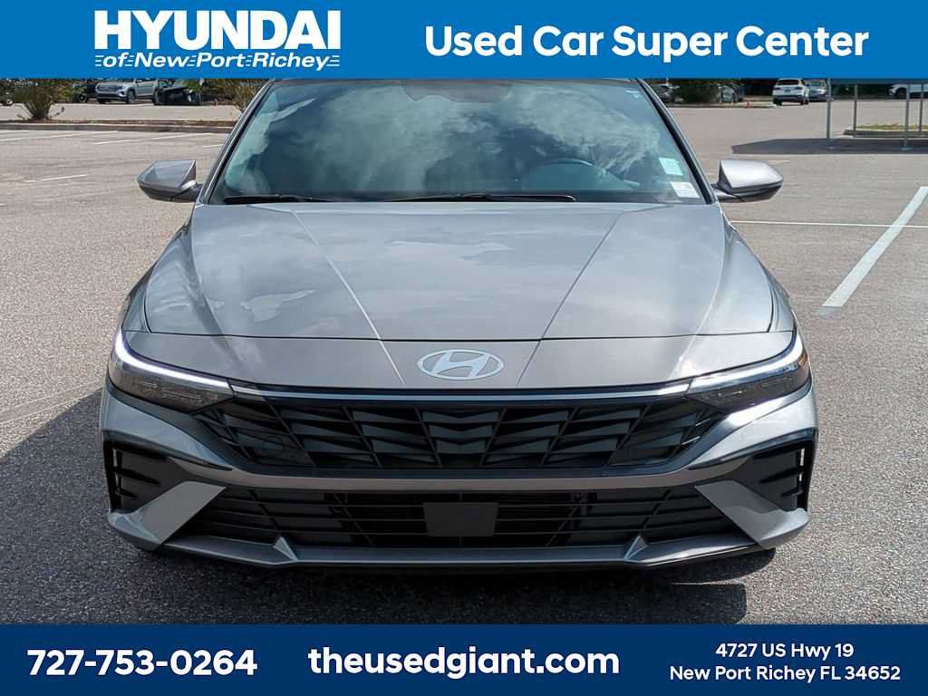 Certified 2025 Hyundai Elantra Limited FWD image 8