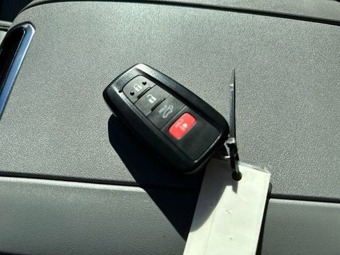 Used 2023 Toyota Highlander LE image 39