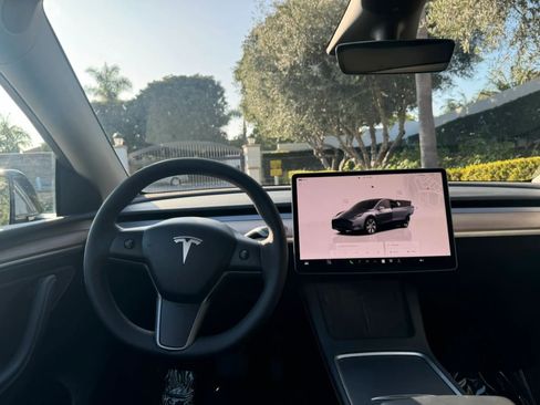 Used 2024 Tesla Model Y Long Range AWD/4WD image 15