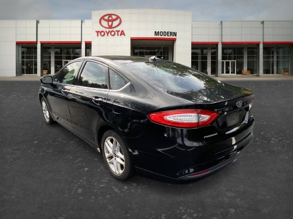 Used 2016 Ford Fusion SE FWD image 10