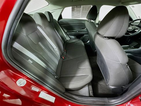 Used 2024 Hyundai Elantra SEL image 11
