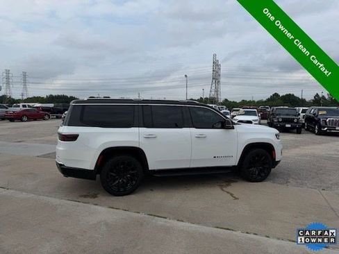 Used 2023 Jeep Wagoneer 4WD image 5