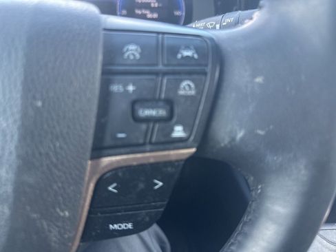 Used 2023 Toyota Crown XLE image 10