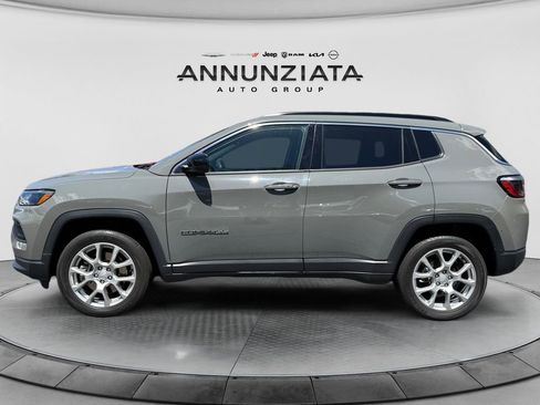 Used 2023 Jeep Compass Latitude w/ Sun and Sound Group AWD/4WD image 2