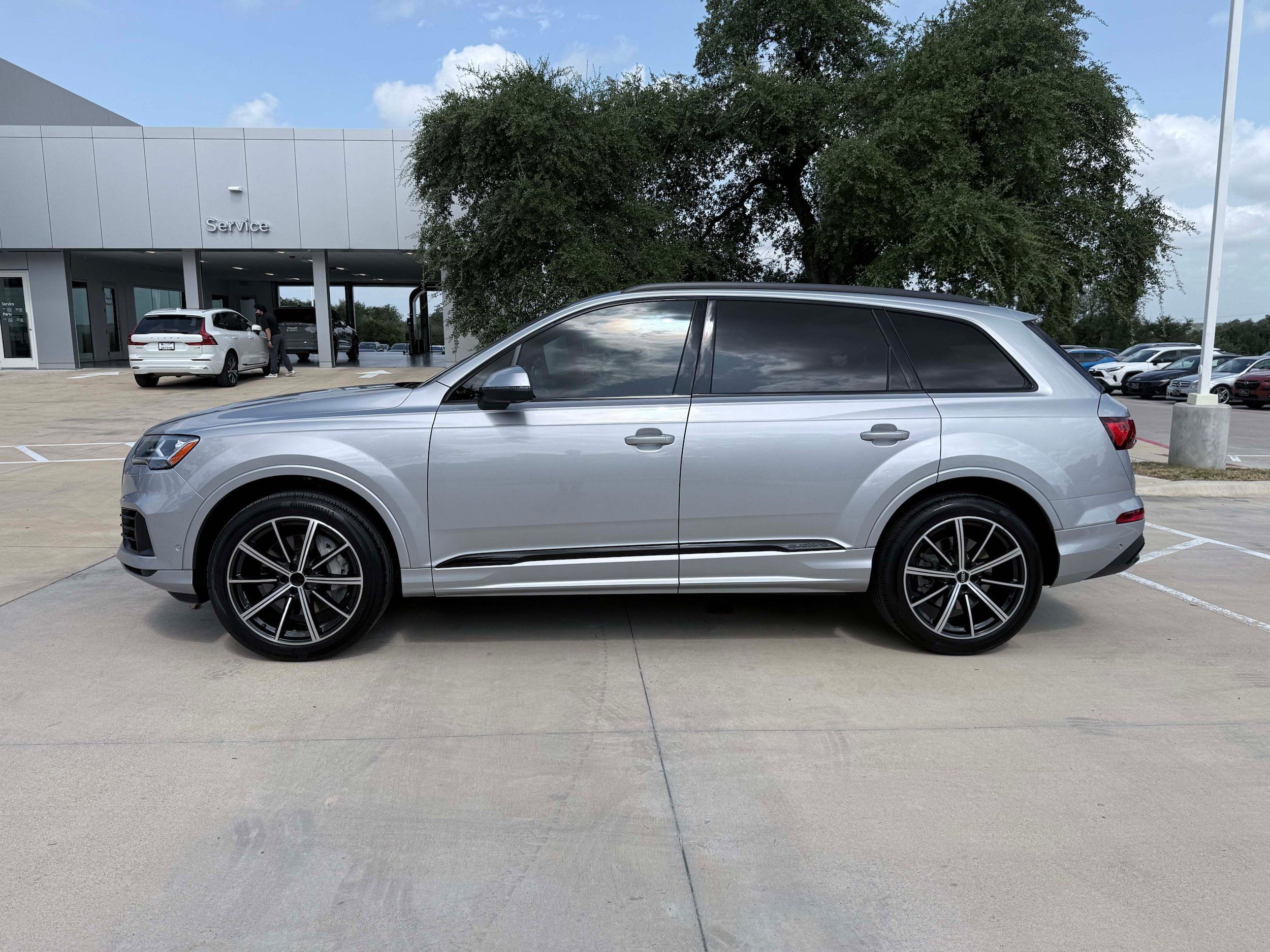 Used 2020 Audi Q7 3.0T Premium Plus w/ Premium Plus Package AWD/4WD image 3