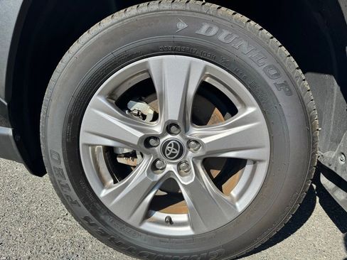 Used 2025 Toyota RAV4 XLE image 17