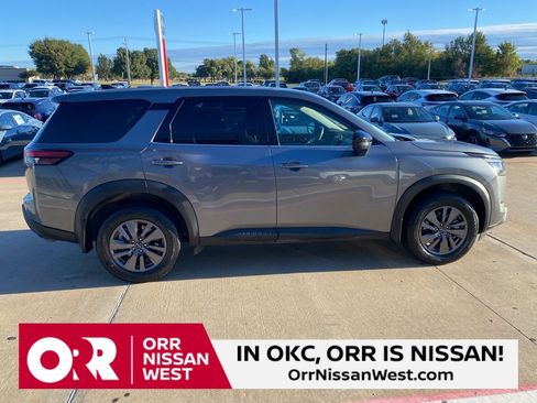Used 2024 Nissan Pathfinder S image 6