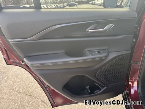 Certified 2025 Jeep Grand Cherokee Laredo X image 27