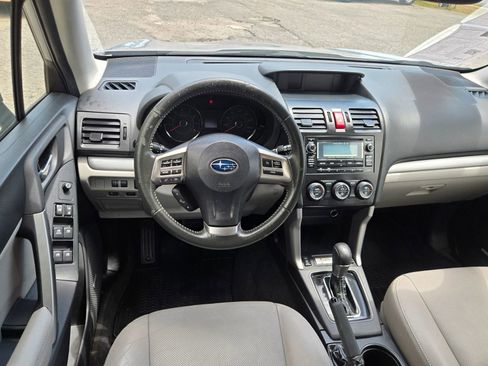 Used 2015 Subaru Forester 2.5i Touring AWD/4WD image 5