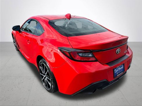 Used 2025 Toyota GR86 RWD image 9