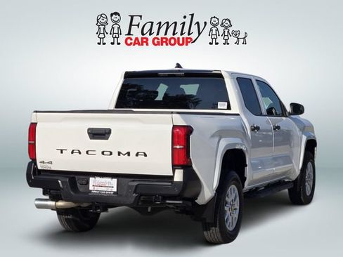 Used 2024 Toyota Tacoma SR w/ SR Upgrade Package AWD/4WD image 4